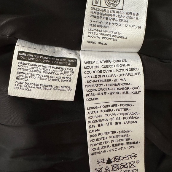 Levi's ~ Oversized Real Leather Jacket ~ Caviar-Black color - Picture 8 of 9